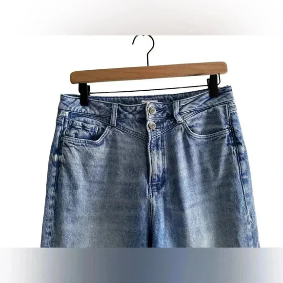 Q/S by s.Oliver Women’s Light Washed Jeans - Picture 3 of 13